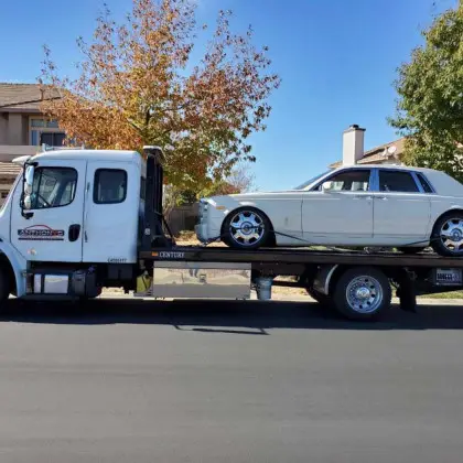 safety tips while waiting for a tow